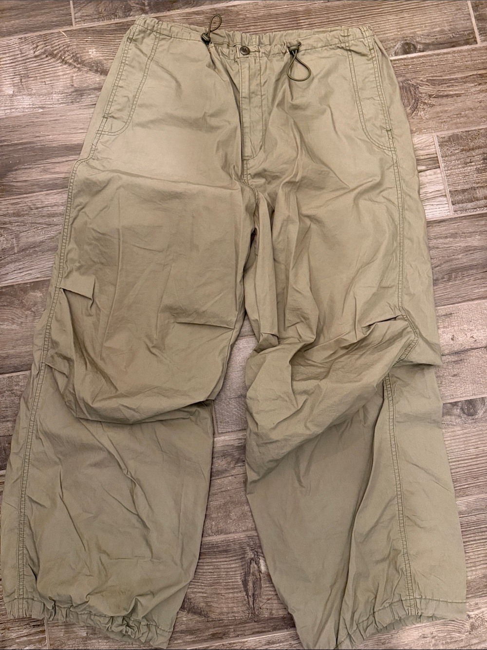 Levi's Wide-Leg parachute Cargo Pants in Sage Green